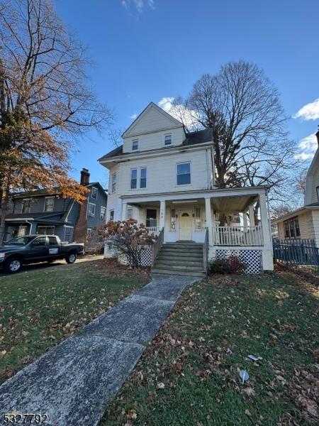 view of front of house featuring a front yard and a porch