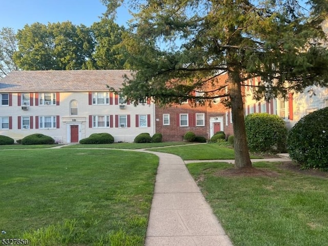 view of front of home with a front lawn