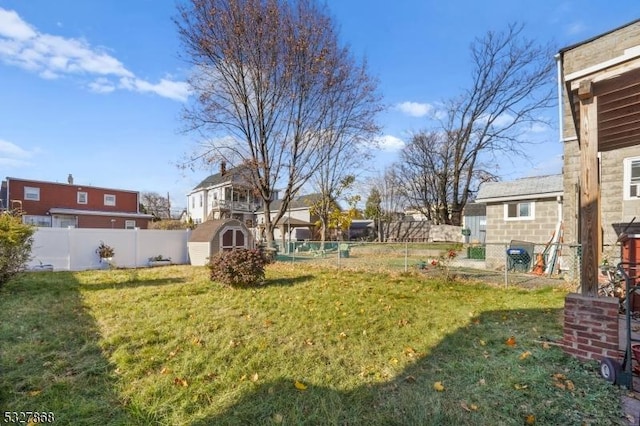 view of yard with a storage unit