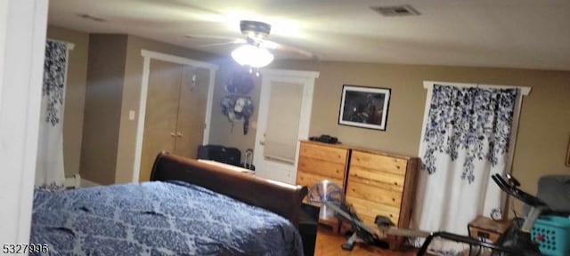 bedroom featuring ceiling fan