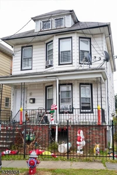 view of front facade featuring a porch