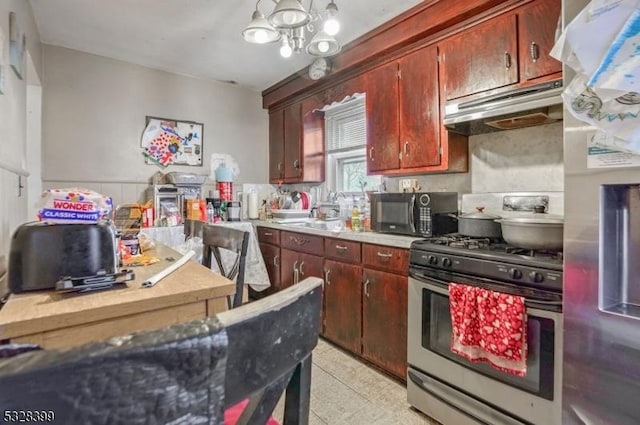 kitchen with a notable chandelier, decorative light fixtures, sink, and stainless steel appliances