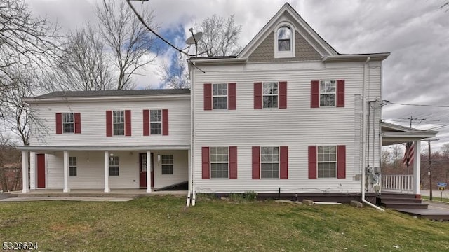 view of front of house featuring covered porch and a front yard