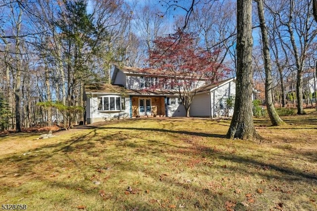 view of front of home featuring a front yard