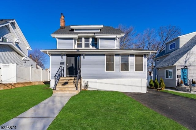 view of front facade with a front lawn