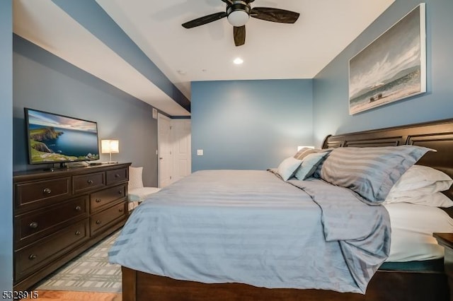 bedroom with ceiling fan