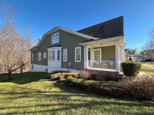 view of front of house featuring a front lawn and covered porch