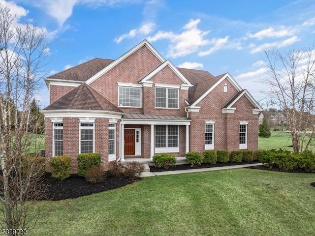 view of front facade featuring a front yard