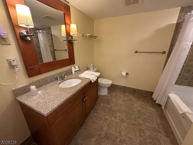 200 State Rt 94 Unit 338, Vernon Twp, NJ 07462 - bathroom featuring vanity and shower / bath combo with shower curtain