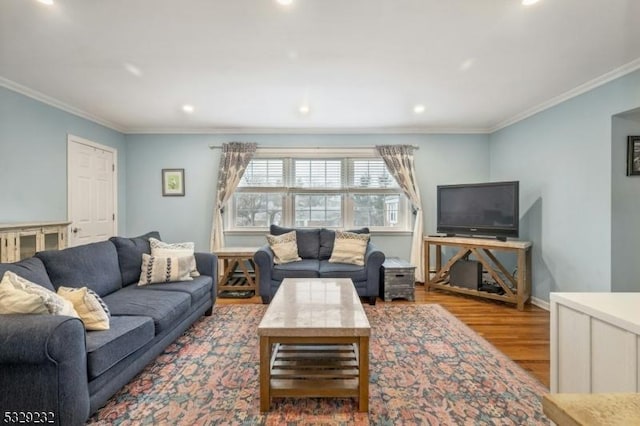 living room featuring light wood-type flooring and crown molding