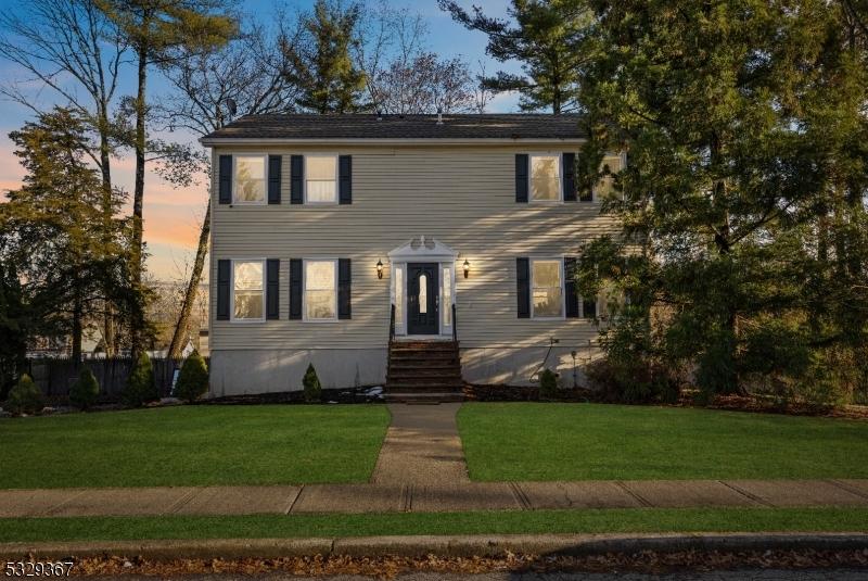 colonial house featuring a yard