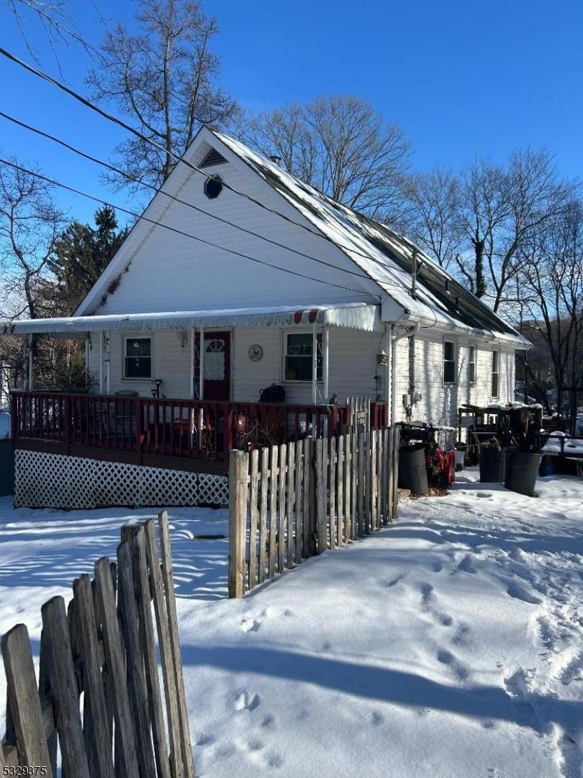 view of front of house with covered porch