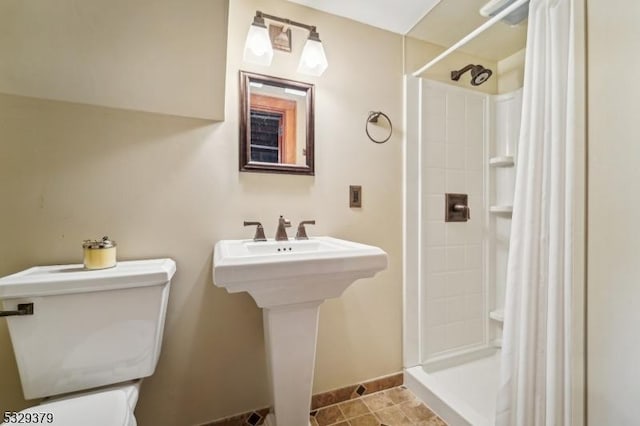 bathroom with a shower with shower curtain and toilet