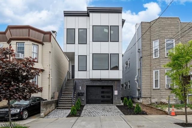 view of front facade featuring a garage