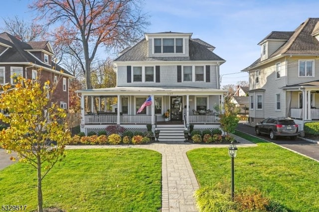 view of front of home featuring a front lawn and covered porch