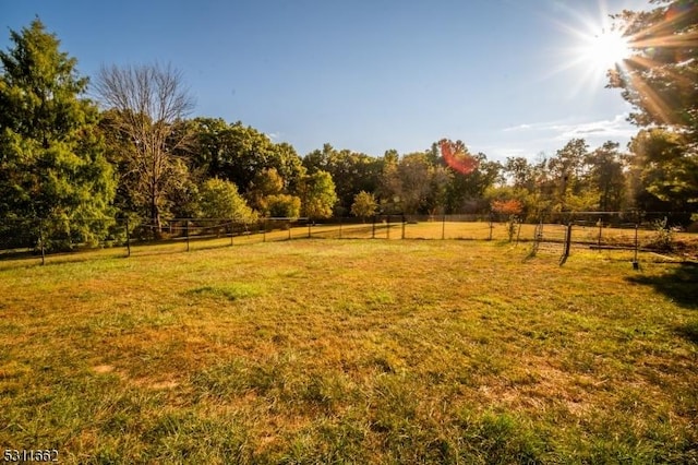 view of yard featuring a rural view