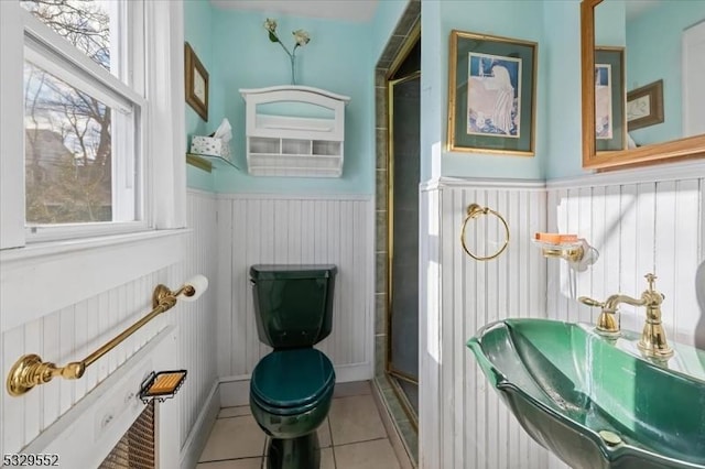 bathroom with tile patterned flooring, sink, toilet, and walk in shower