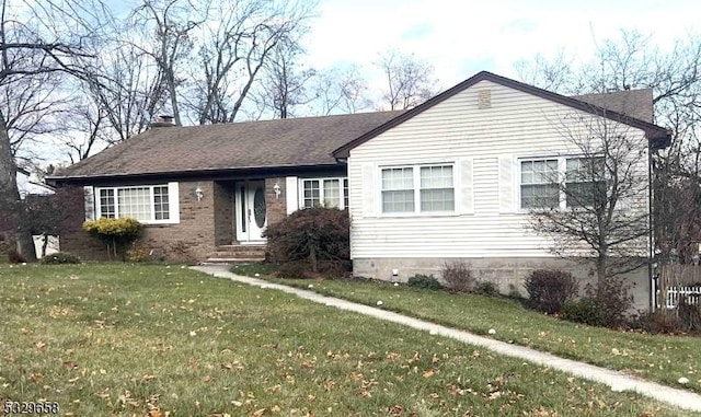 ranch-style home featuring a front yard