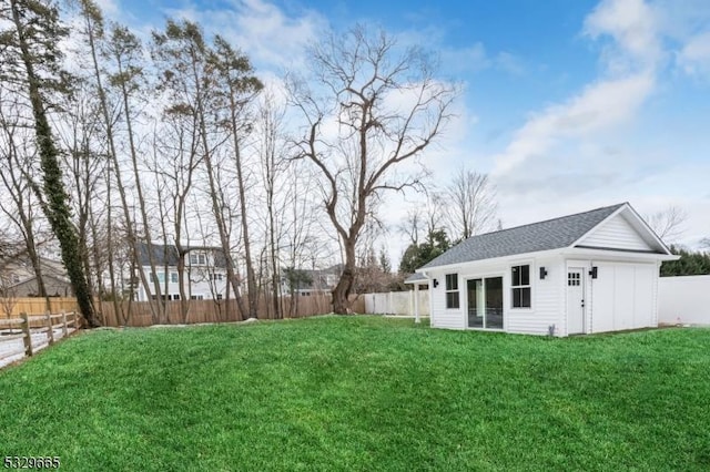 view of yard featuring a fenced backyard