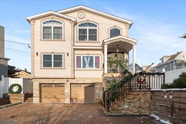 view of front facade featuring a garage