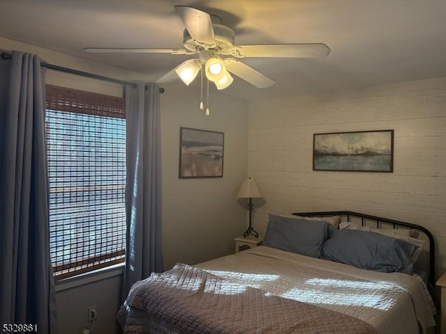 bedroom featuring ceiling fan