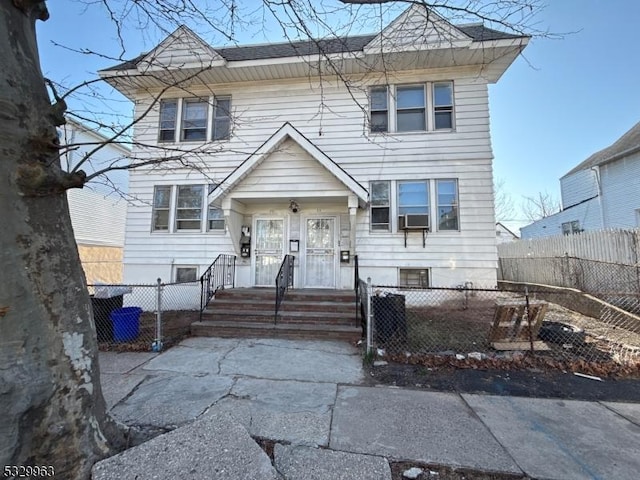 view of front of property featuring a fenced front yard and cooling unit