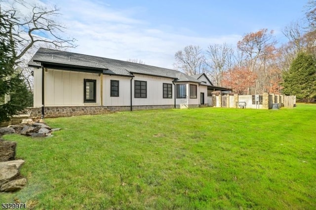 136-2 Mount Harmony Rd, Bernardsville Boro, NJ 07924 - rear view of property with a yard, fence, and board and batten siding