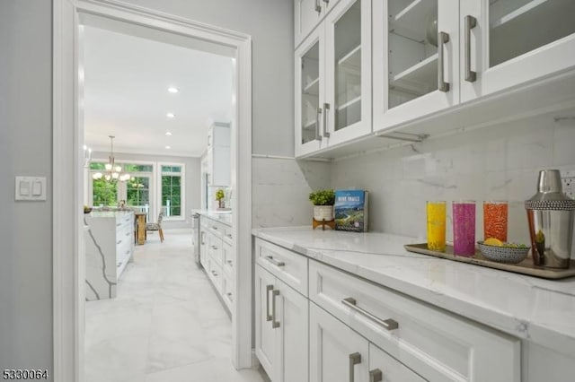 bar featuring a chandelier, recessed lighting, and decorative backsplash