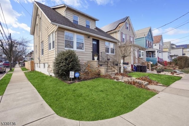 view of front of home featuring a front yard