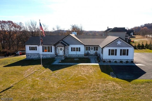 ranch-style home with a front lawn