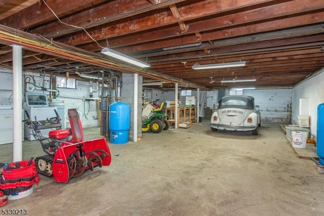 garage with washer / clothes dryer