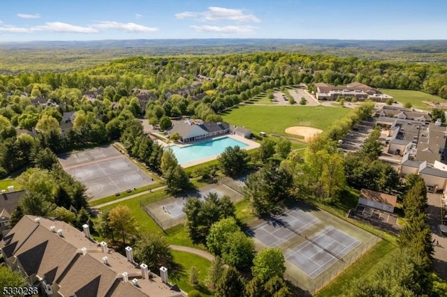 bird's eye view with a view of trees