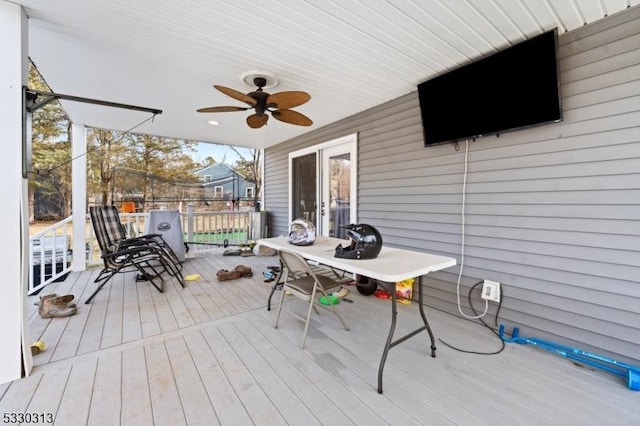 deck with ceiling fan