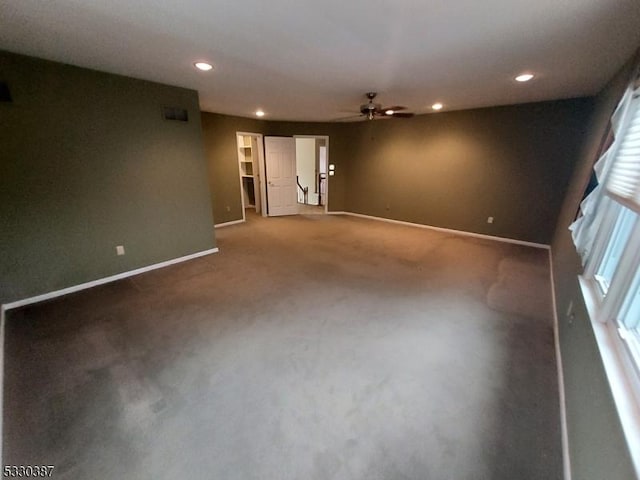 unfurnished room with carpet flooring and ceiling fan