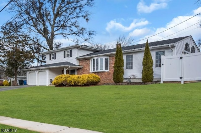 view of front of home featuring a front lawn and a garage