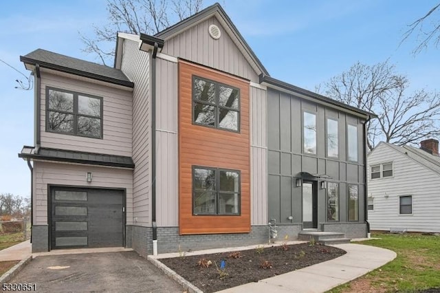 view of front of house with a garage