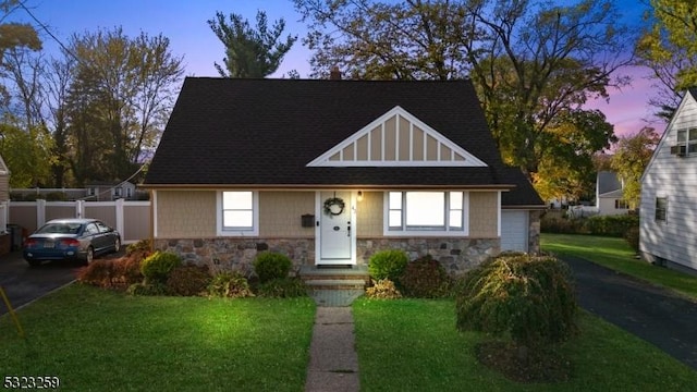 view of front of house featuring a yard