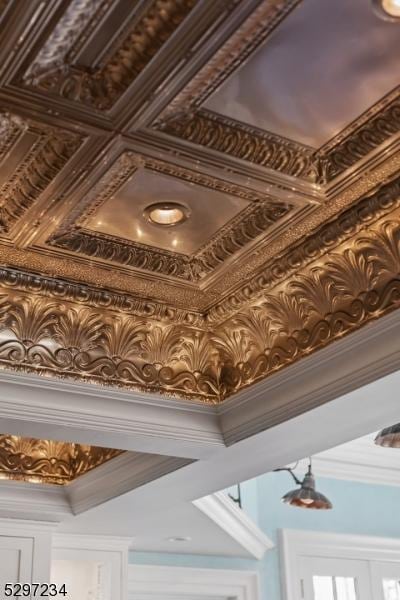 room details with ornamental molding