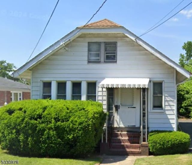 bungalow-style house with a front lawn