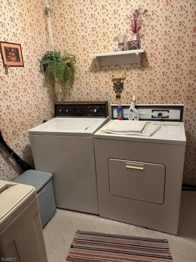 laundry room featuring light tile patterned floors and washing machine and clothes dryer