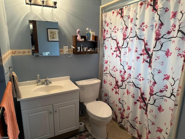 bathroom with a shower with shower curtain, vanity, and toilet