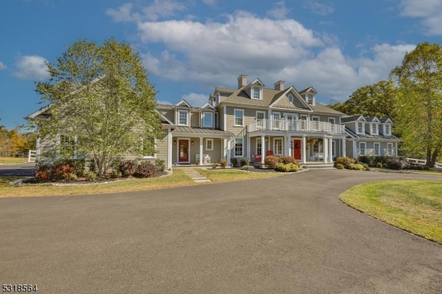 view of front of property featuring a porch