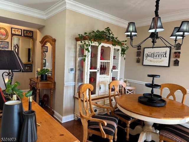 dining room featuring crown molding, dark hardwood / wood-style floors, and a notable chandelier