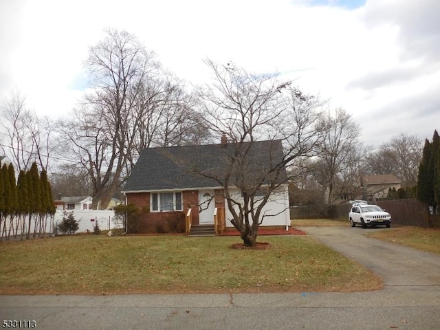 view of front of home with a front lawn