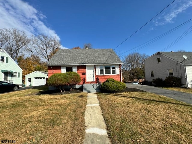 view of front of house with a front lawn