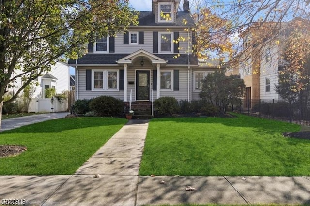 view of front of home featuring a front yard