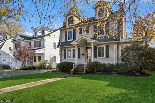 view of front of property with a front lawn