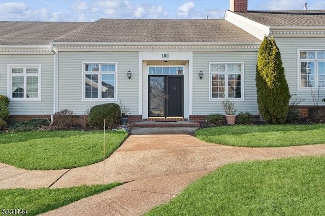 view of front of property with a front lawn