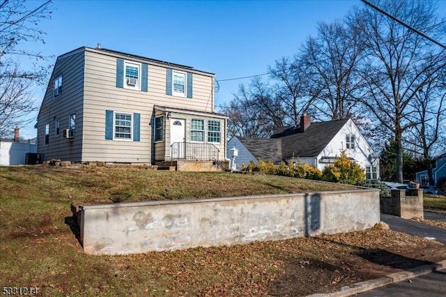 view of front of property with a front yard