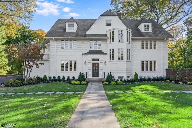 view of front of home with a front yard